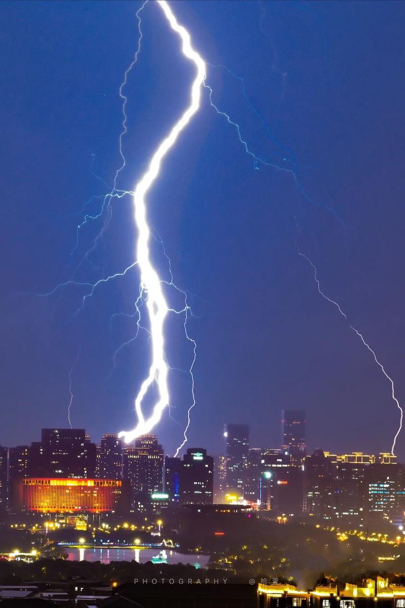 雷炎之怒，一场震撼人心的宇宙风暴